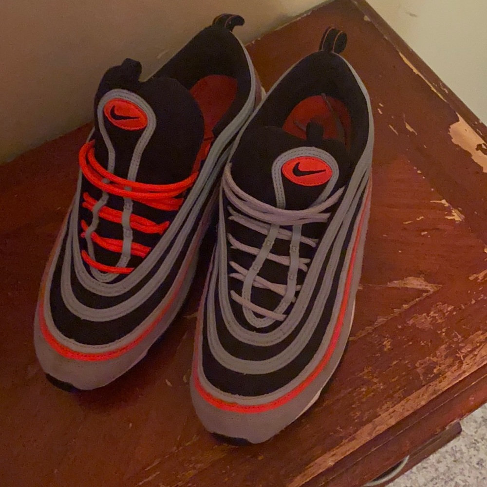 Nike air max wolf grey radiant red